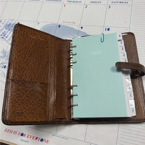 Coach Brown planner/portfolio/agenda. Beautiful!!! Uses 6 ring refills - Picture 2 of 8